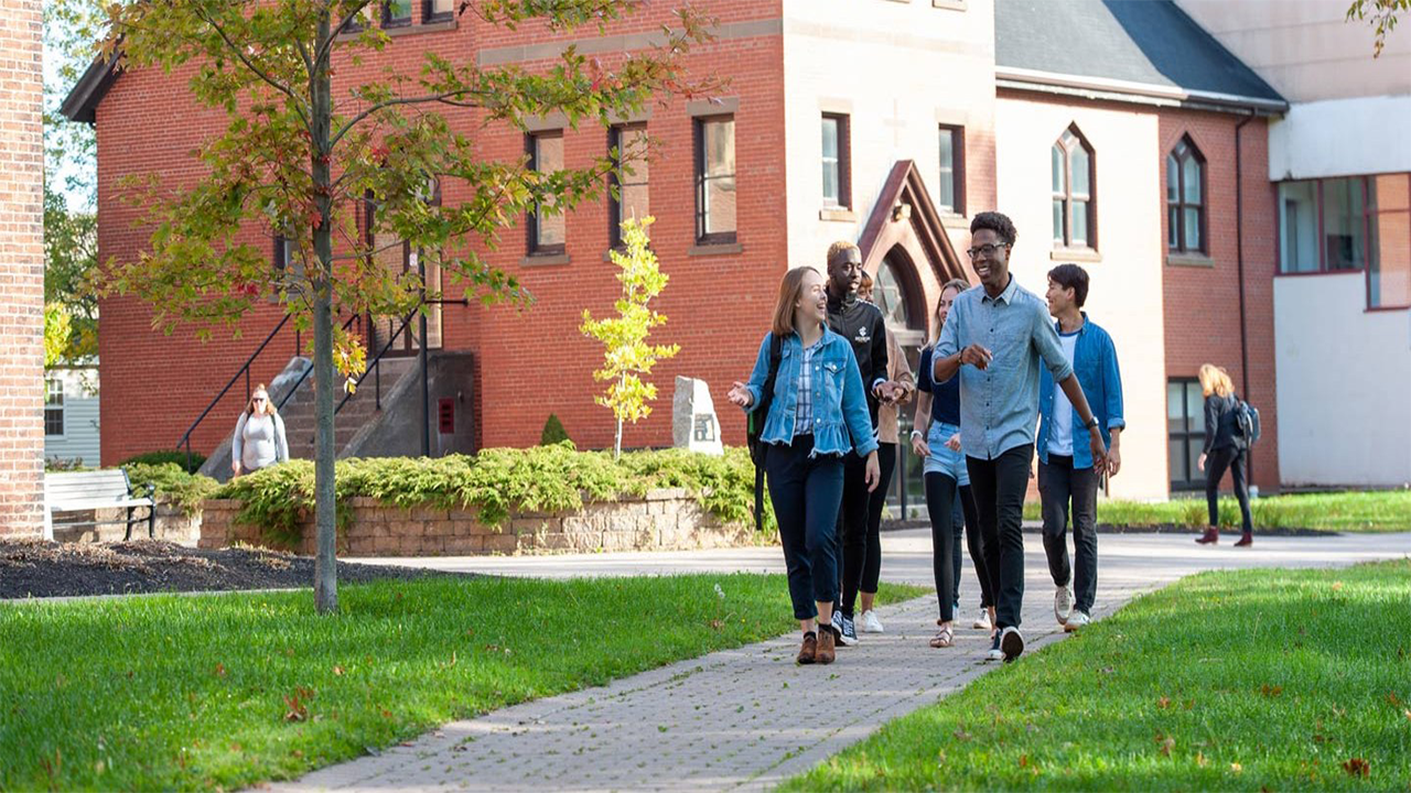 HỌC BỔNG $3,000 - University of Prince Edward Island, Canada