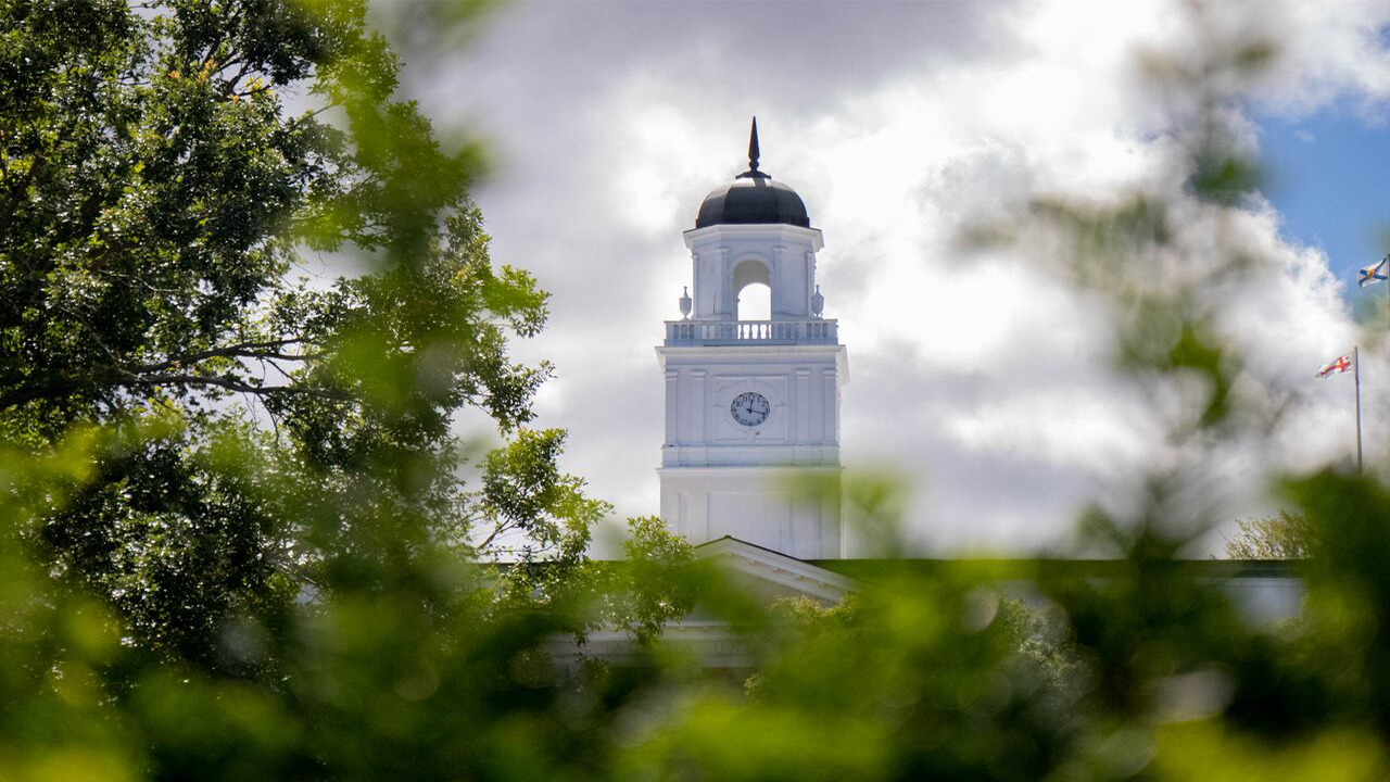 Học Bổng $10000 - Acadia University, Canada